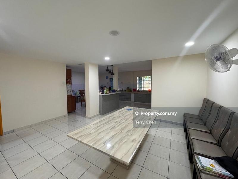 Semi-Detached House for Sale in Taman Bukit Serdang, Seri Kembangan by Terry Chen - iProperty.com.my