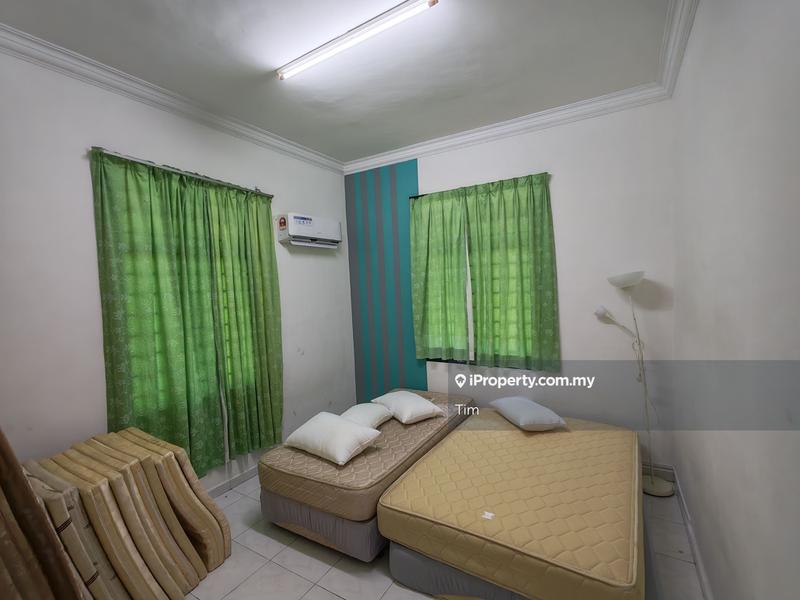 Bungalow House for Sale in A Famosa Resort Swimming Pool Bungalow, Alor Gajah by Tim - iProperty.com.my