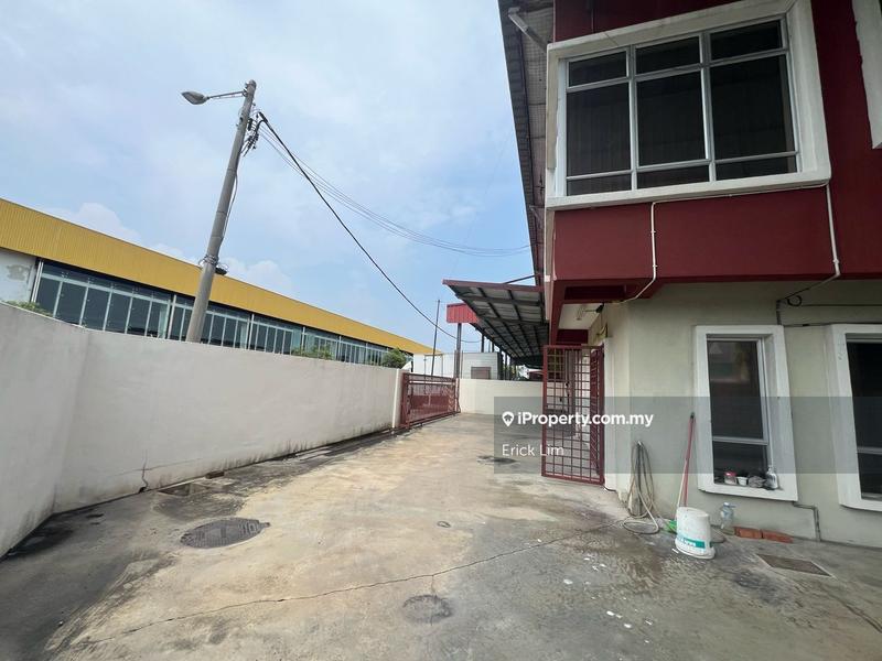 Kilang Teres untuk Dijual di Taman Teknologi Cheng, Cheng oleh Erick Lim - iProperty.com.my