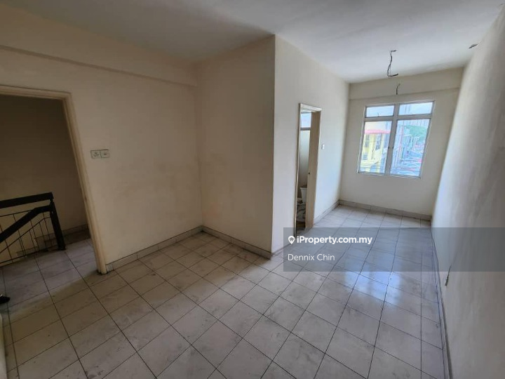 Rumah Teres 2-Tingkat untuk Dijual di Serdang, Seri Kembangan oleh Dennix Chin - iProperty.com.my