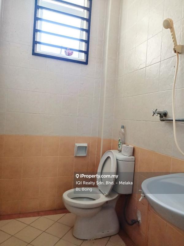 Pangsapuri untuk Dijual di Pangsapuri Bukit Beruang Permai (University Green) oleh BL Bong - iProperty.com.my