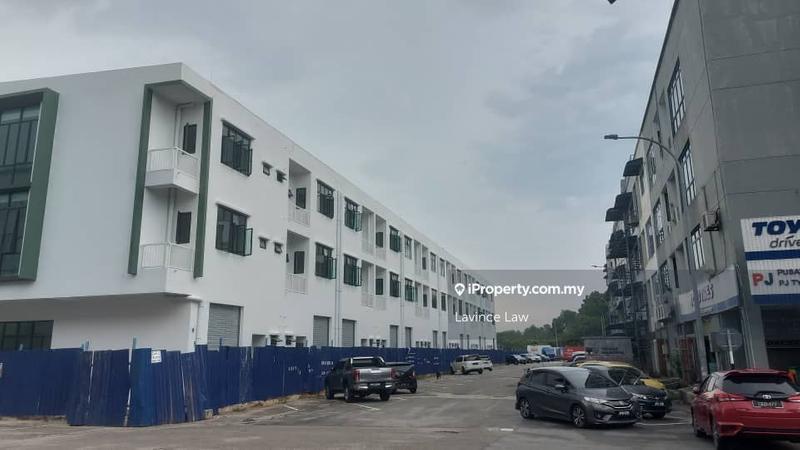 For Rent - Permas Avenue , Bandar Baru Permas Jaya -3 Storey Commercial Shoplot