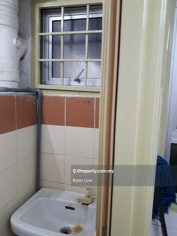 Pangsapuri untuk Dijual di Apartment Sri Rakyat oleh Ryan Low - Bathroom - iProperty.com.my