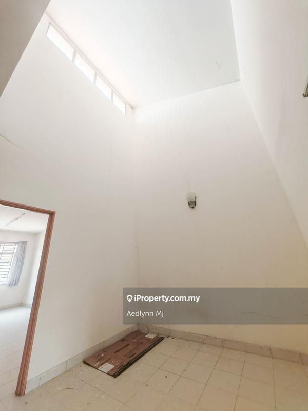 Rumah Berangkai 2 Tingkat untuk Dijual di Taman Putra Impiana, Puchong oleh Aedlynn Mj - iProperty.com.my