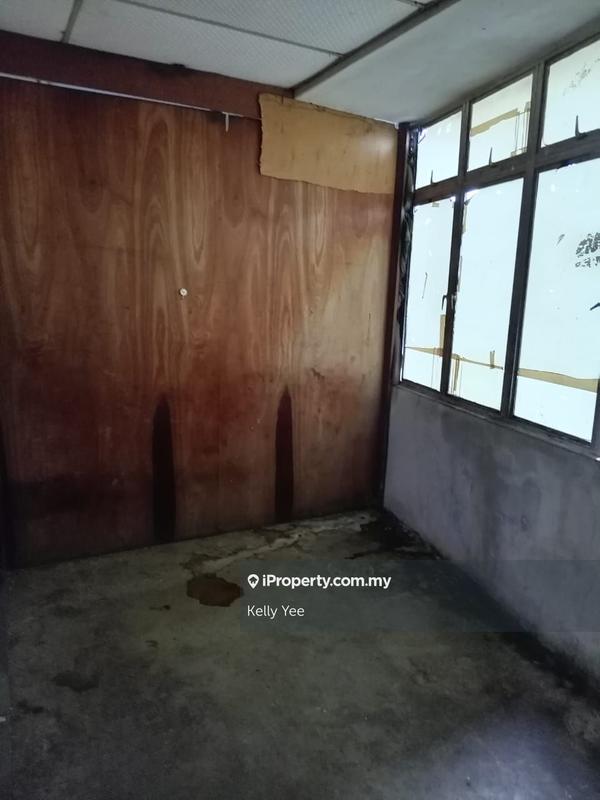 For Rent - 1.5 Storey Light Industrial Shoplot @ Taman Perindustrian Ringan Usahajaya for Rent