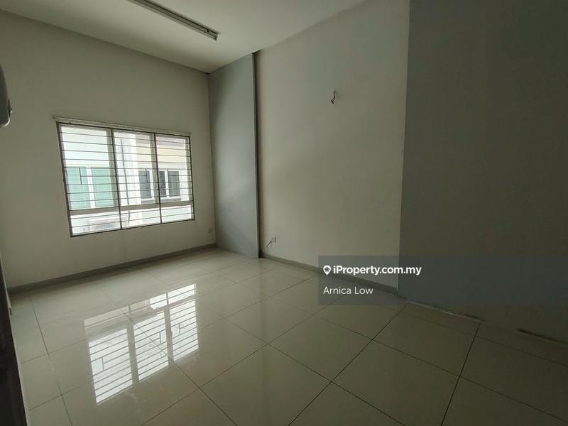 Rumah Berkembar untuk Dijual di Taman Equine, Seri Kembangan oleh Arnica Low - iProperty.com.my