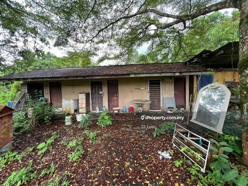 For Sale - Mantin Pajam Jalan Besar