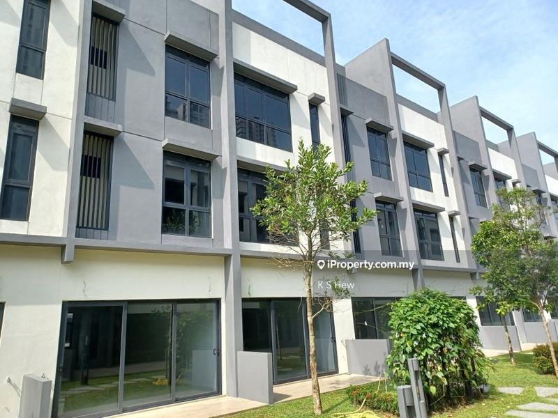 Rumah Teres 4-Tingkat untuk Dijual di Seri Kembangan, Selangor oleh K S Hew - iProperty.com.my