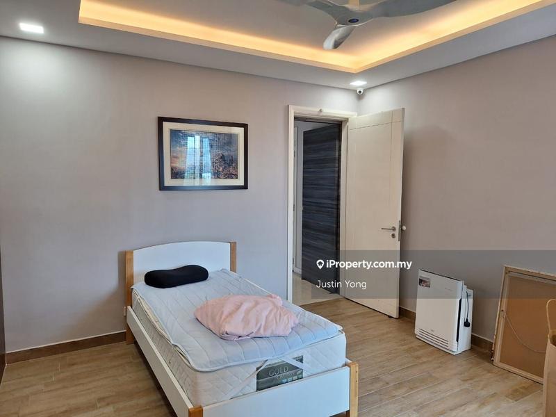 For Sale - Ara Hill Condominium