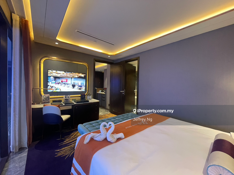 For Sale - Royal Lexis