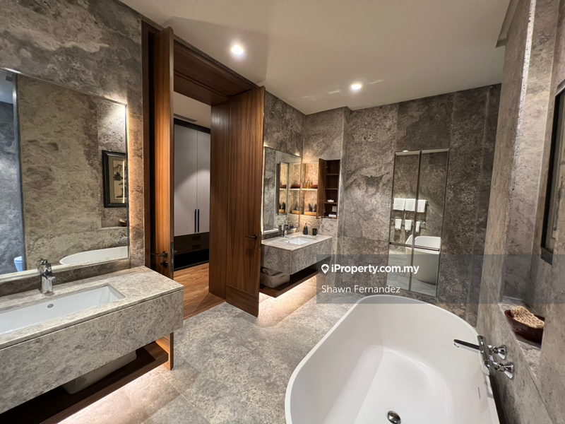 Fully fitted Master Bathroom with shower / bathtub