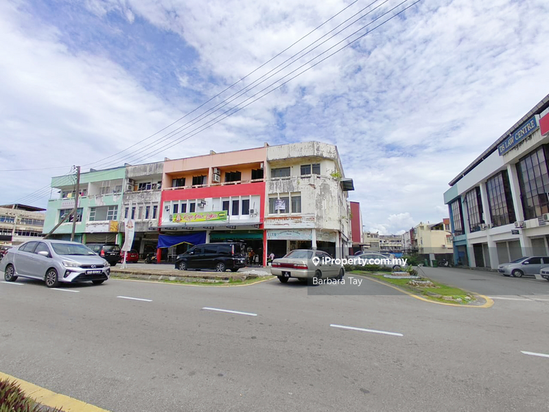 For Sale - 872 years Title 3 storey CORNER shoplot @ Rubber Road, Satok, Kuching