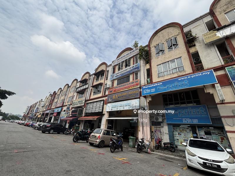 For Sale - 5.4% Rental Yield! Freehold Mature Area!