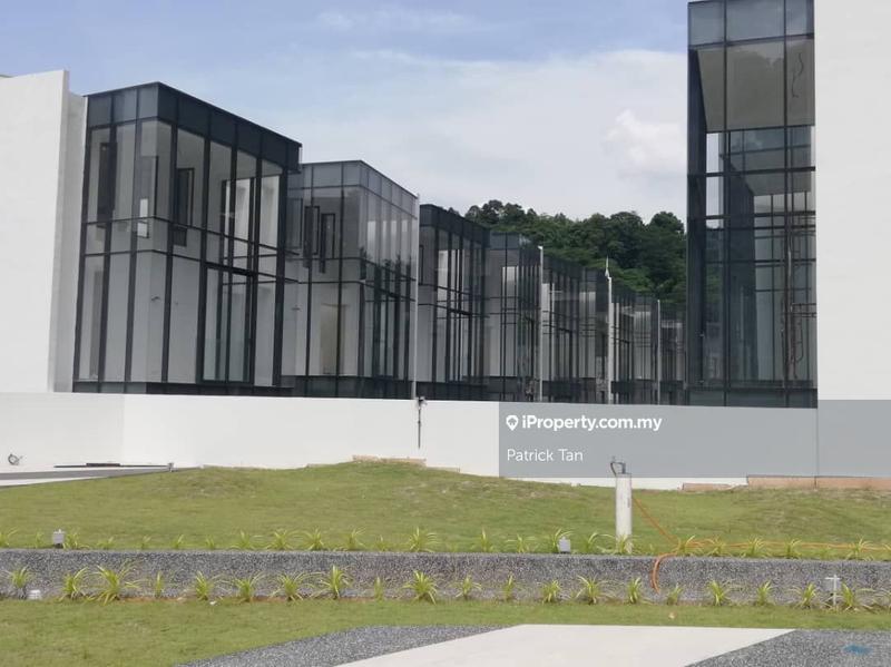 Rumah Berangkai 3.5 Tingkat untuk Dijual di Empire Residence, Damansara Perdana oleh Patrick Tan - iProperty.com.my