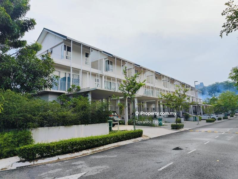 Rumah Berangkai 3 Tingkat untuk Dijual di Serdang, Seri Kembangan oleh Terrance Leong - iProperty.com.my