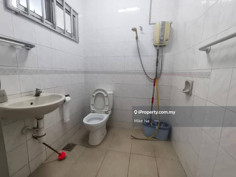 Rumah Berkembar untuk Dijual di Taman Sungai Besi Indah, Seri Kembangan oleh Mike Na - iProperty.com.my