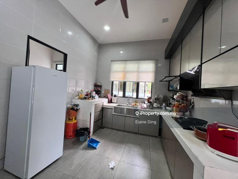 Bungalow House for Sale in Bluwater Estate, Seri Kembangan by Elaine Ding - iProperty.com.my