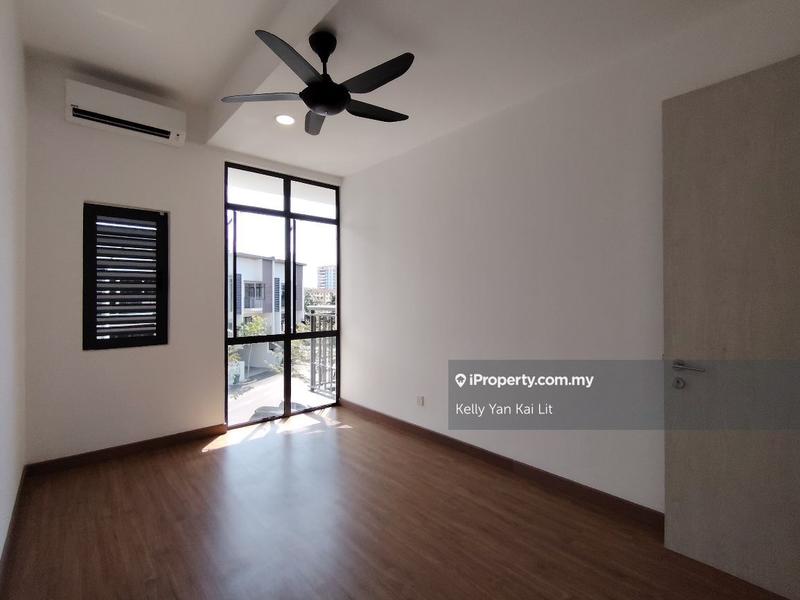 Rumah Teres 3-Tingkat untuk Dijual di Park Residence, Seri Kembangan oleh Kelly Yan Kai Lit - iProperty.com.my
