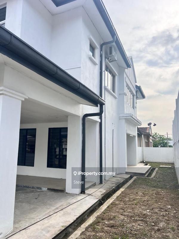 Rumah Berkembar untuk Dijual di Bandar Putra Permai, Seri Kembangan oleh Steve - iProperty.com.my
