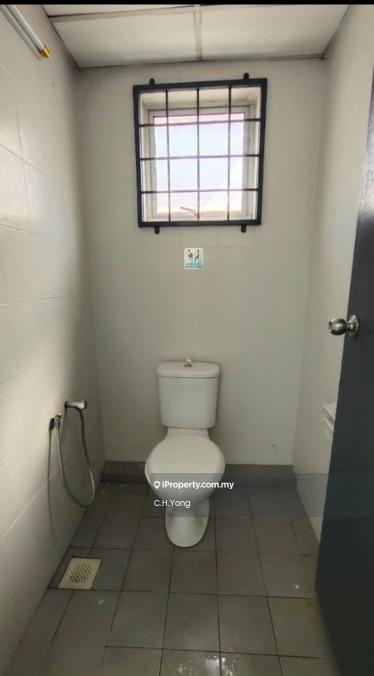 Pejabat untuk Disewa di Taman Puncak Jalil, Seri Kembangan oleh C.H.Yong - Bathroom - iProperty.com.my