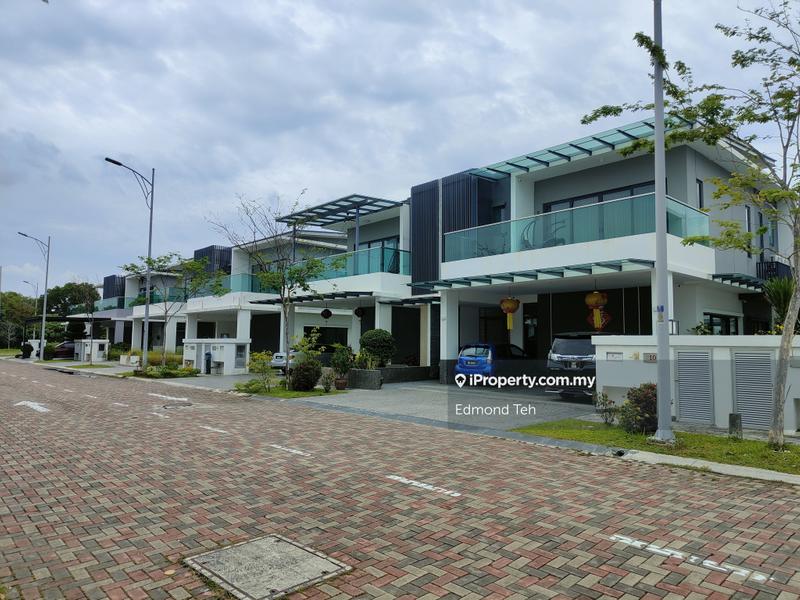 Rumah Berkembar untuk Dijual di D'Island, Puchong oleh Edmond Teh - iProperty.com.my