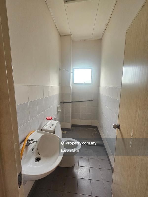 2-storey Terraced House for Sale in Pusat Bandar Putra Permai, Seri Kembangan by Eason Chan - iProperty.com.my