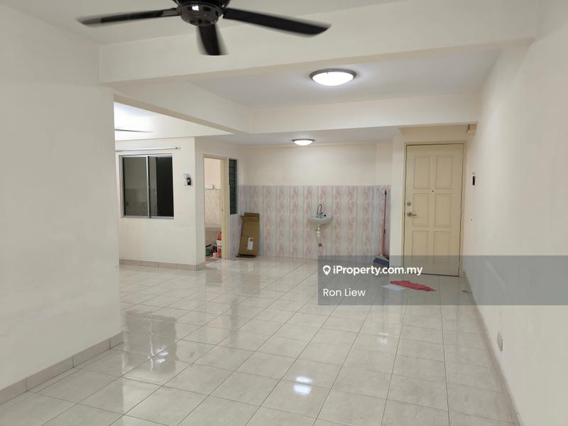 Apartment for Sale in Gembira Park by Ron Liew - Living Room - iProperty.com.my