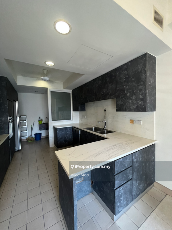 For Sale - Hampshire Park Condominium