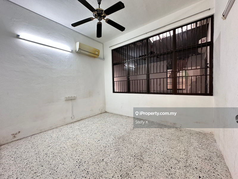 Rumah Berkembar untuk Dijual di Island Park, Gelugor oleh Stefy K - Ground Floor Room - iProperty.com.my