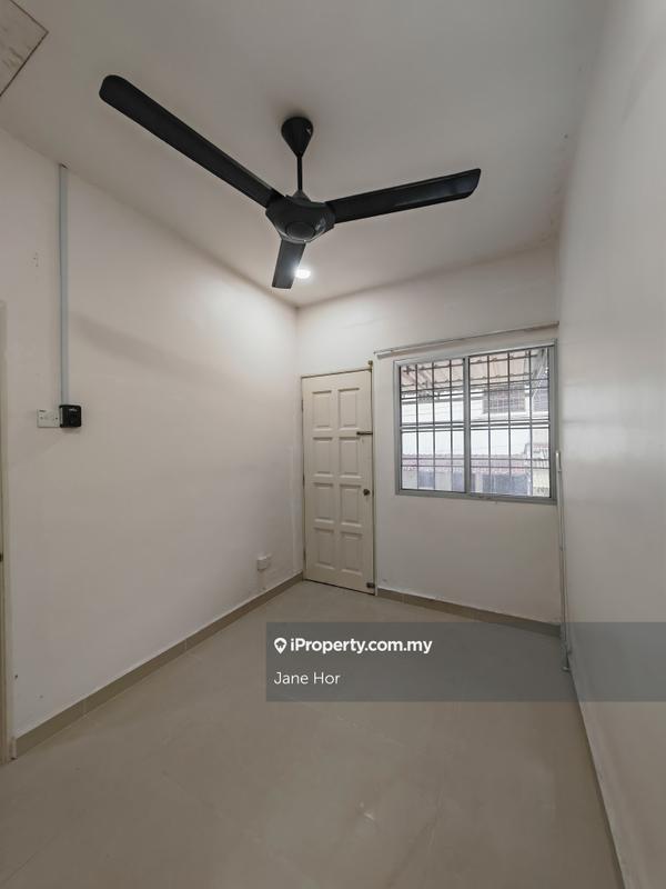 Rumah Teres 2-Tingkat untuk Dijual di Taman Lestari Putra, Seri Kembangan oleh Jane Hor - iProperty.com.my