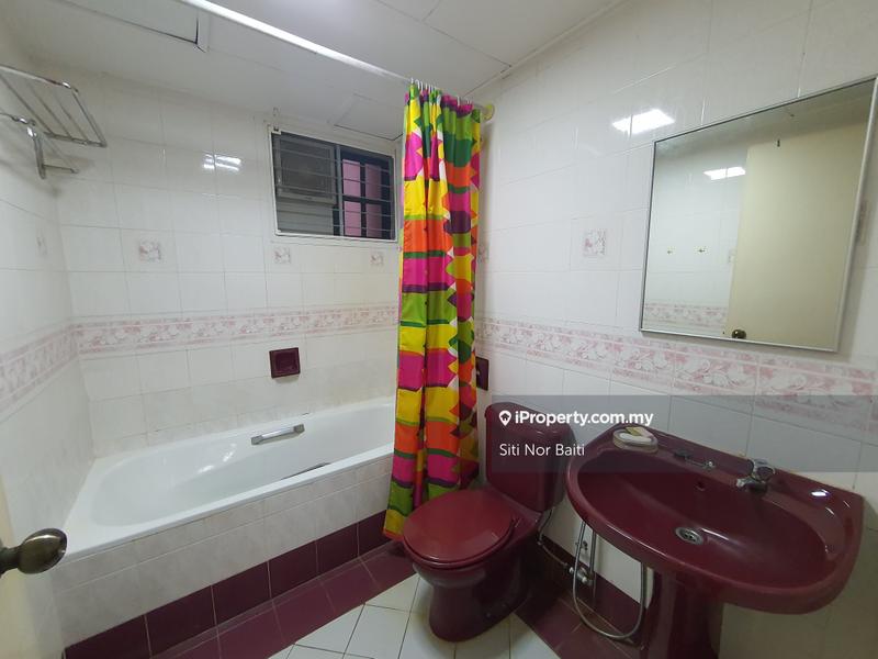 Rumah Bandar untuk Dijual di Ampang Hilir, Ampang oleh Siti Beeb - iProperty.com.my