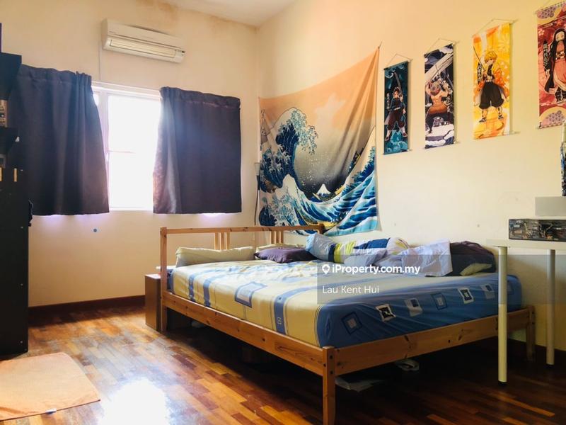Rumah Berkembar untuk Dijual di Taman Equine, Seri Kembangan oleh Lau Kent Hui - iProperty.com.my