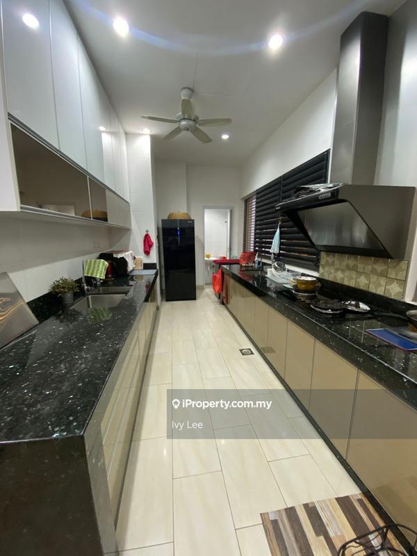 Pangsapuri untuk Dijual di Molek Pine 3 oleh Ivy Lee - iProperty.com.my