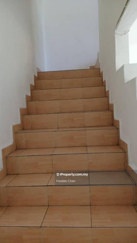 For Rent - Double Storey Corner House Walking Distance to Taipan LRT for Rent, Usj 6, Subang Jaya