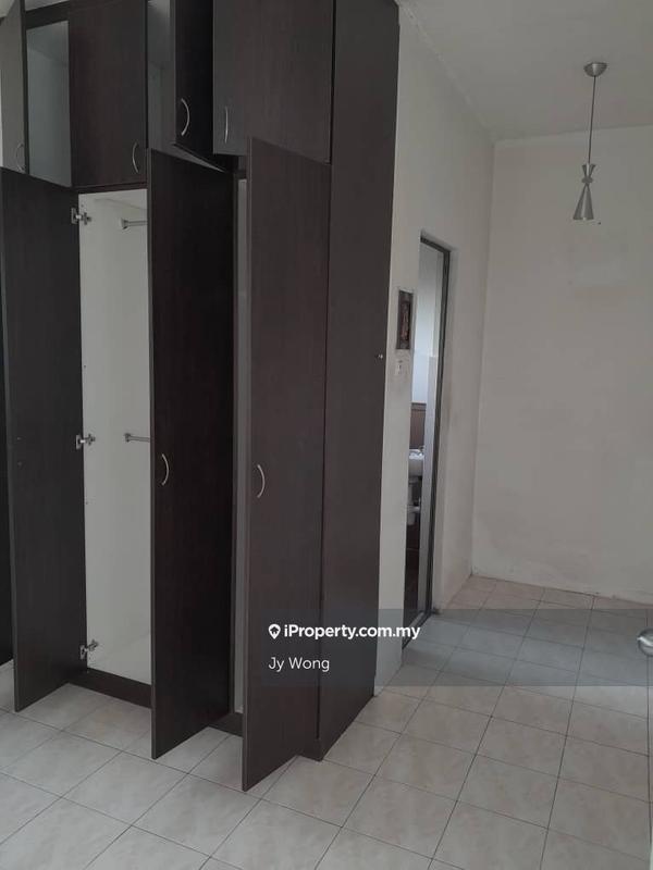 Rumah Teres 2-Tingkat untuk Dijual di Lestari Putra, Seri Kembangan oleh Jy Wong - iProperty.com.my