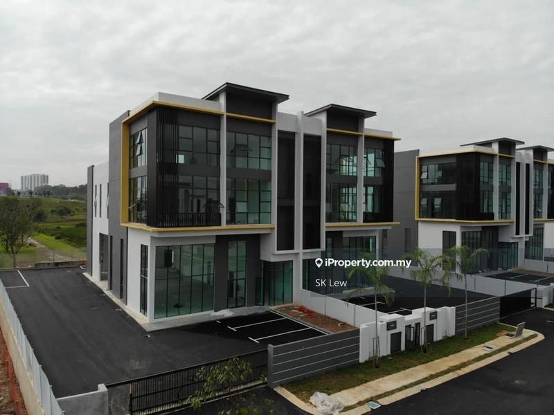 For Rent - 3 storeys Freehold Semi- D Factory @ Serenia City