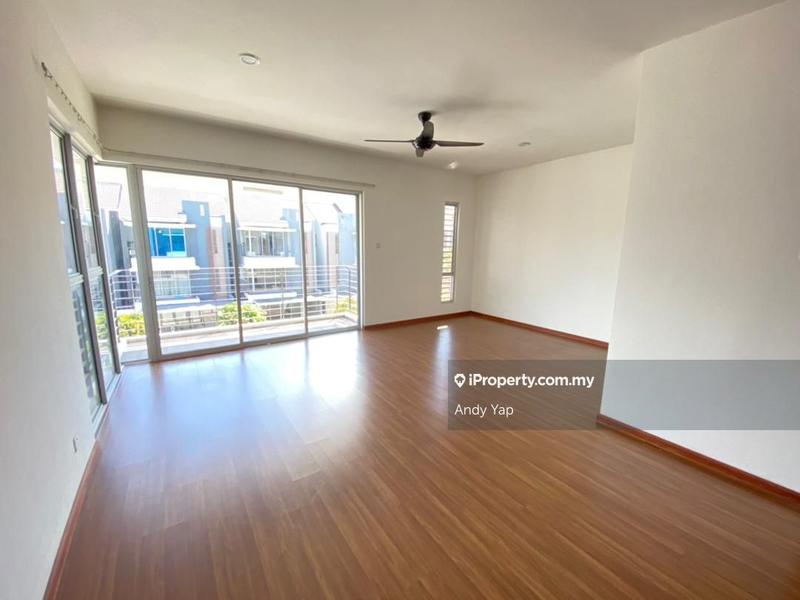Rumah Teres 3-Tingkat untuk Dijual di Bandar Country Homes, Rawang oleh Andy Yap - iProperty.com.my