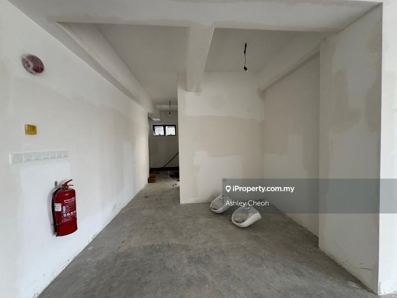 For Rent - [FACING BUSY HIGHWAY] Serenia Industrial Park, Cipta Serenia, Bandar Serenia, Dengkil, Sepang