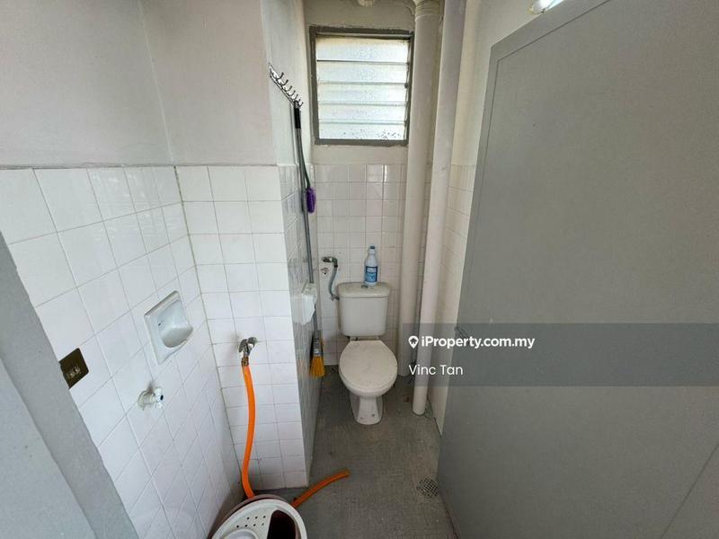 Apartment for Rent in Laksamana Cheng Ho by Vinc Tan - Bathroom - iProperty.com.my