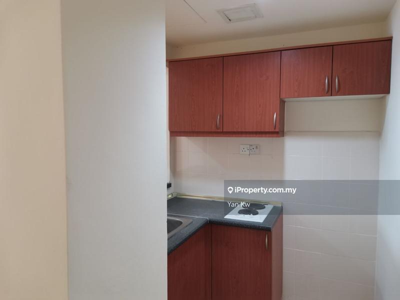 Service Residence for Sale in Dorchester by Yan Kw - iProperty.com.my