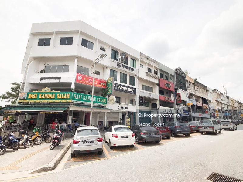 For Sale - Facing Inner Square Good Location with High Exposure 4 Storeys Shop Damansara Utama