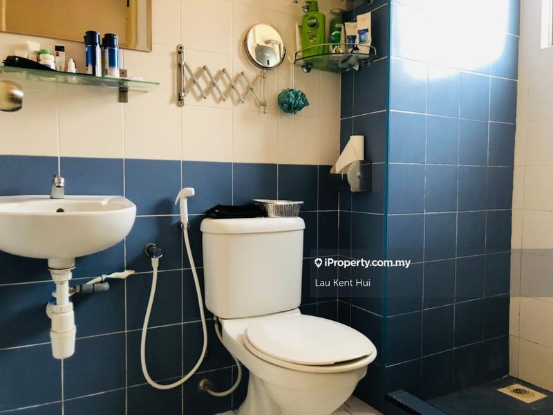 Rumah Berkembar untuk Dijual di Taman Equine, Seri Kembangan oleh Lau Kent Hui - iProperty.com.my