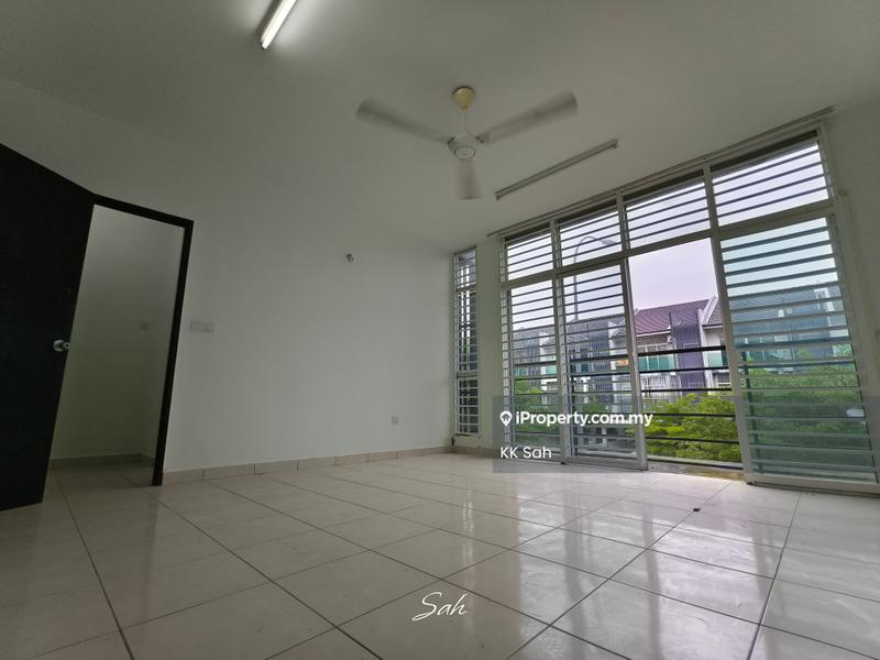 Rumah Berangkai 3 Tingkat untuk Dijual di Taman Bangi Avenue, Bangi oleh KK Sah - Living Room - iProperty.com.my