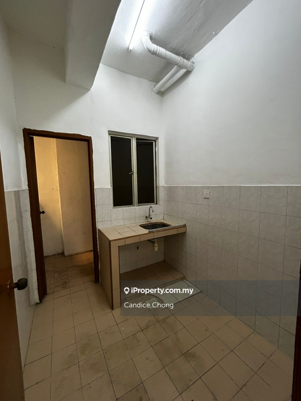 Flat for Sale in Sri Manja Square Petaling Jaya by Candice Chong - iProperty.com.my