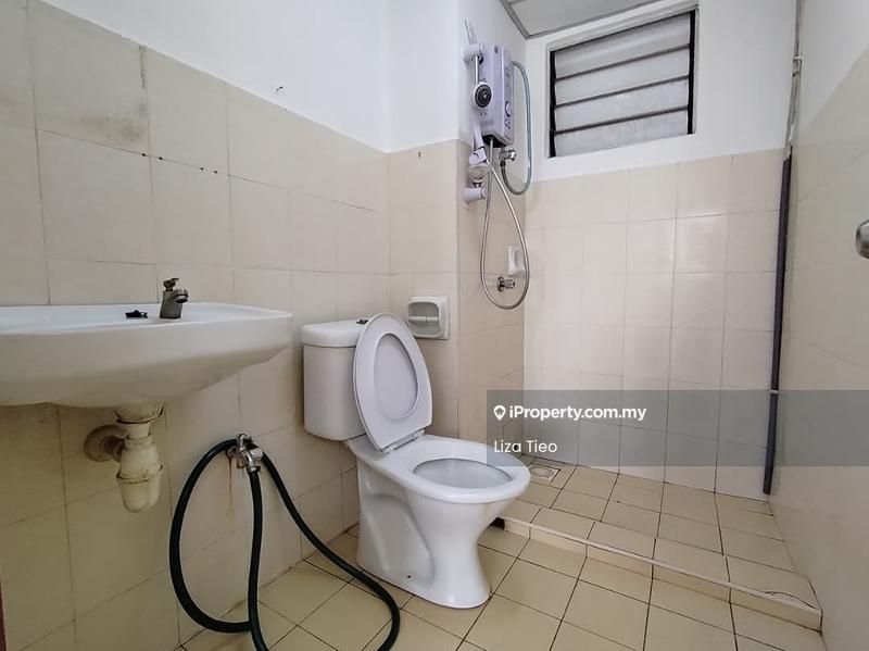 Pangsapuri untuk Dijual di Bayu Puteri oleh Liza Tieo - Bathroom - iProperty.com.my