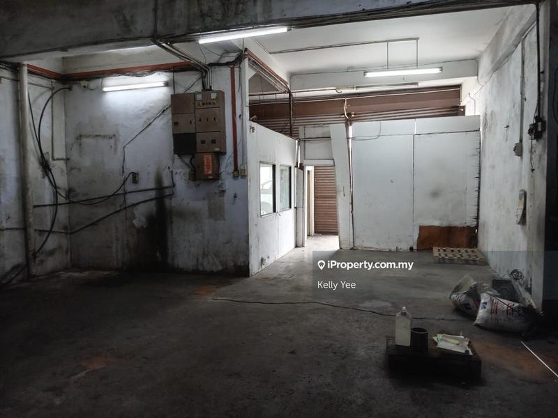 For Sale - 1.5 Storey Light Industrial Shoplot @ Taman Perindustrian Ringan Usahajaya for Sale