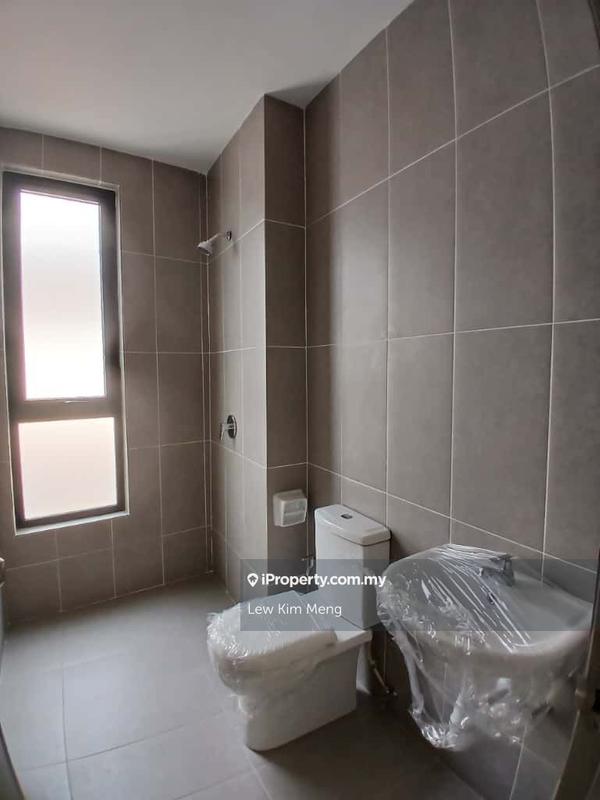 Rumah Berangkai 3 Tingkat untuk Dijual di Taman Naga Emas, Salak South oleh Lew Kim Meng - iProperty.com.my