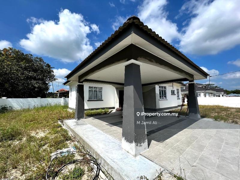 Bungalow House for Sale in Kampung Peserai, Batu Pahat by M Jamil Ali - iProperty.com.my