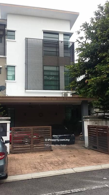 Semi-Detached House untuk Dijual di Bukit Jelutong, Shah Alam oleh Fakurazy Abu Bakar - iProperty.com.my