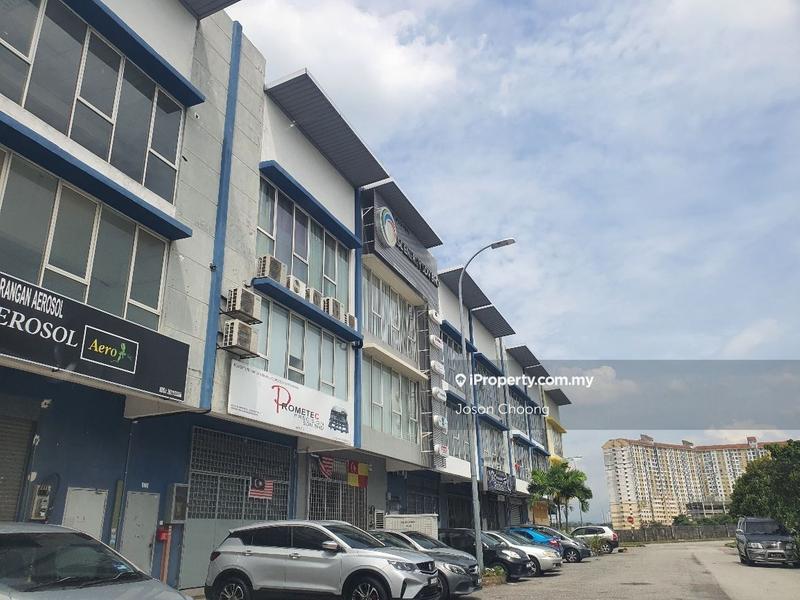 Kilang Teres untuk Dijual di Taman Bukit Serdang, Seri Kembangan oleh Joson Choong - iProperty.com.my